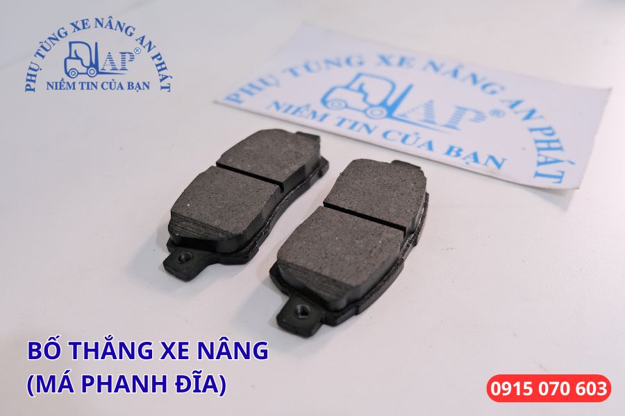 Bố thắng xe nâng; bố thắng; bố thắng đĩa xe nâng; má phanh đĩa xe nâng; cấu tạo bố thắng đĩa xe nâng; bố thắng xe nâng điện; bố thắng xe nâng giá rẻ; bố thắng xe nâng hư hỏng; bố thắng xe nâng uy tín; bán bố thắng xe nâng; 