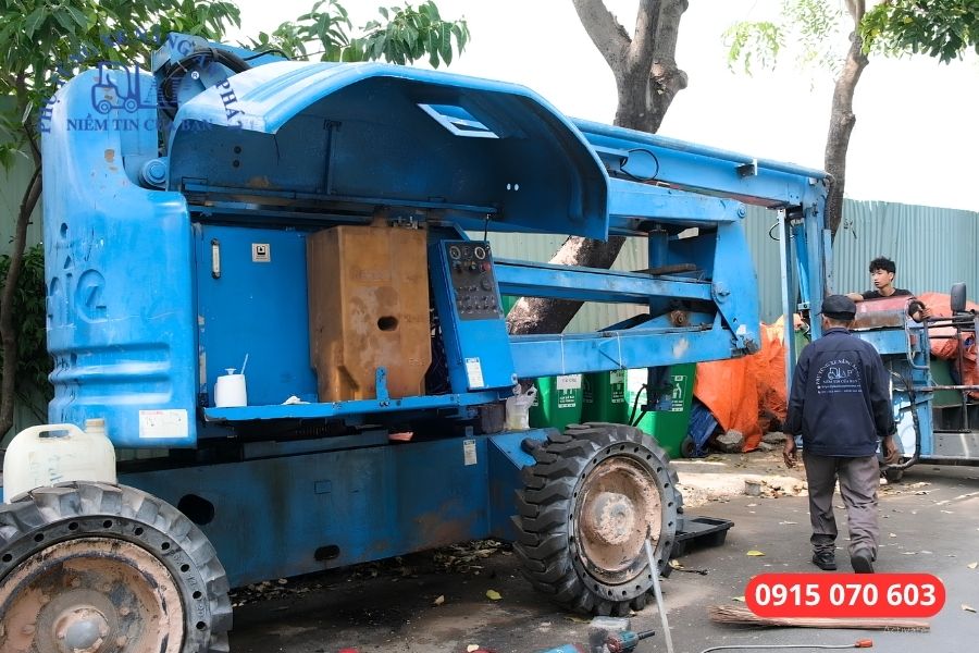 An Phát thực hiện nghiệm thu và bàn giao sửa chữa xe nâng người cho khách