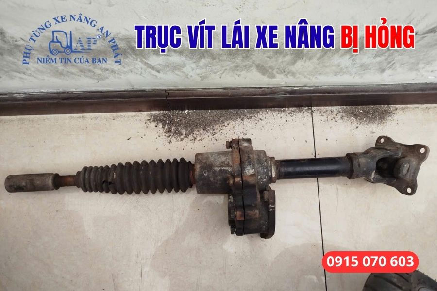 Trục vít lái xe nâng cũ của khách bị cũ, cần mua mới tại An Phát