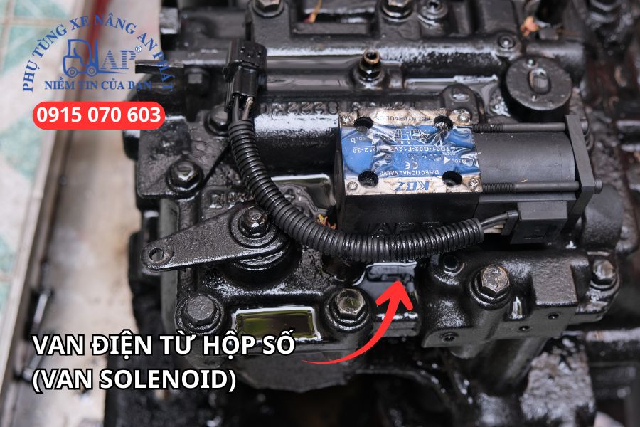 Van điện từ hộp số xe nâng trên hộp số (van solenoid)