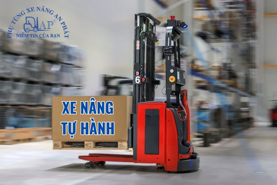 Xe nâng tự hành AGV vận hành trong kho hàng