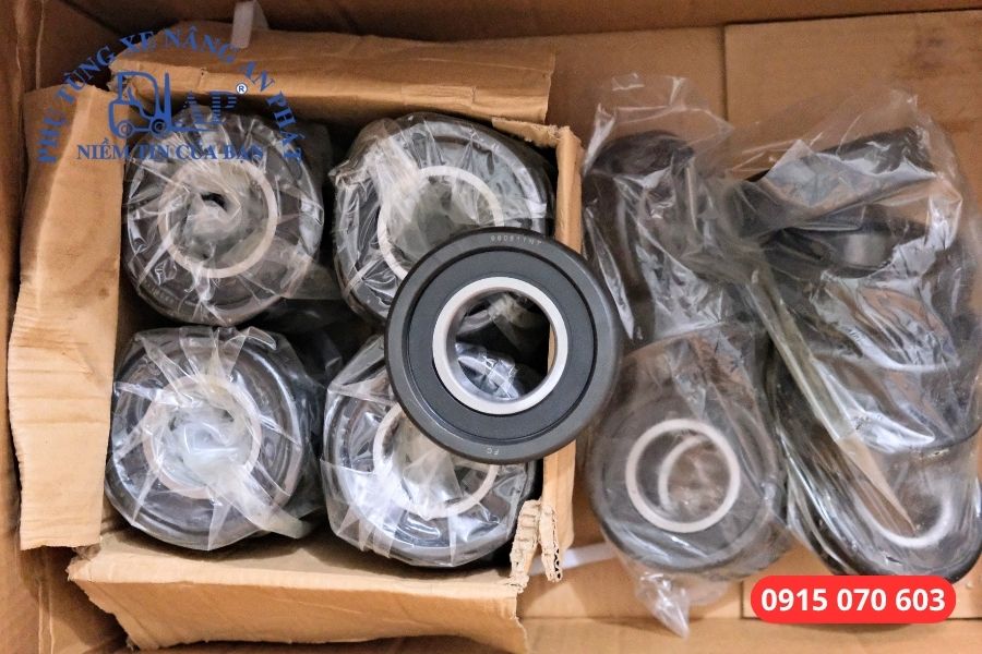 bạc đạn khung nâng xe nâng; bạc đạn khung nâng; vòng bi khung nâng xe nâng; vòng bi khung nâng; bạc đạn khung nâng giá rẻ; bạc đạn khung nâng chất lượng; báo giá bạc đạn khung nâng; Mast roller; dấu hiệu bạc đạn khung nâng hư hỏng; thay bạc đạn khung nâng; mua bạc đạn khung nâng; bán bạc đạn khung nâng; 