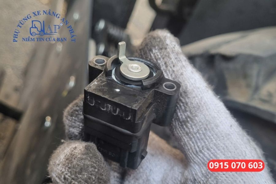 Cảm biến chân ga xe nâng của khách bị hỏng